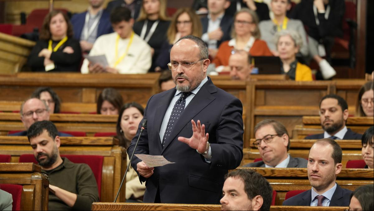 Alejandro Fernández defiende la publicación de su libro: “la autocrítica es sana”