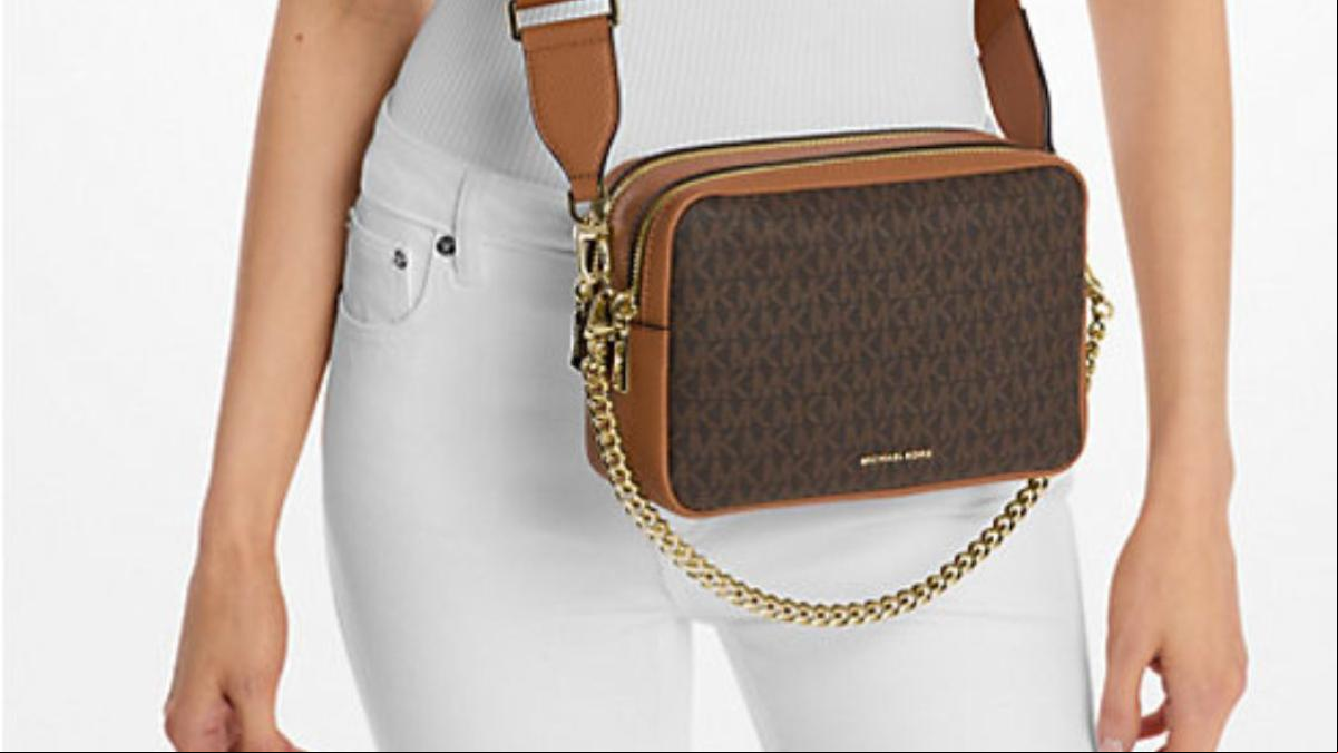 La bandolera más elegante, estilosa y versátil de Michael Kors está con un 42% de descuento