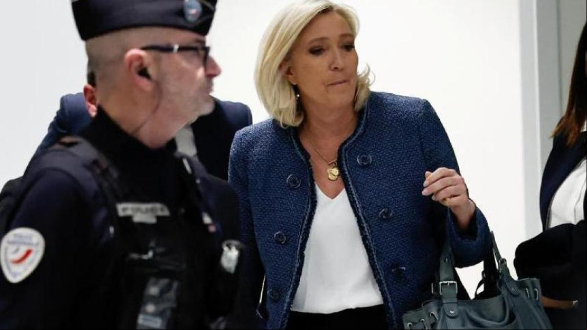 Los jueces condenan a Le Pen por malversación y le impiden presentarse al Elíseo en el 2027 Los jueces condenan a Le Pen por malversación y le impiden presentarse al Elíseo en el 2027