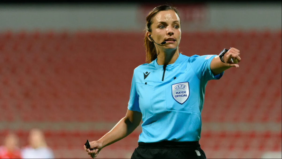 Marta Huerta de Aza, la única árbitra española que pitará la Eurocopa en Suiza