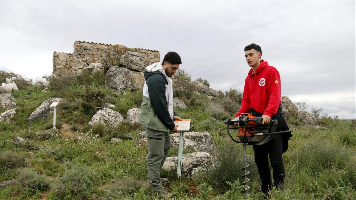 Mas de Melons estrena un itinerario educativo para dar a conocer la flora de ambientes de secano