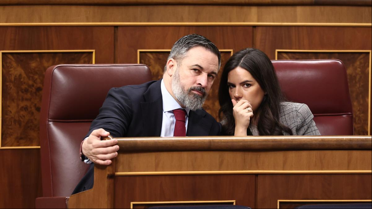 Abascal acusa al PSOE y al PP de estar en manos del partido comunista chino