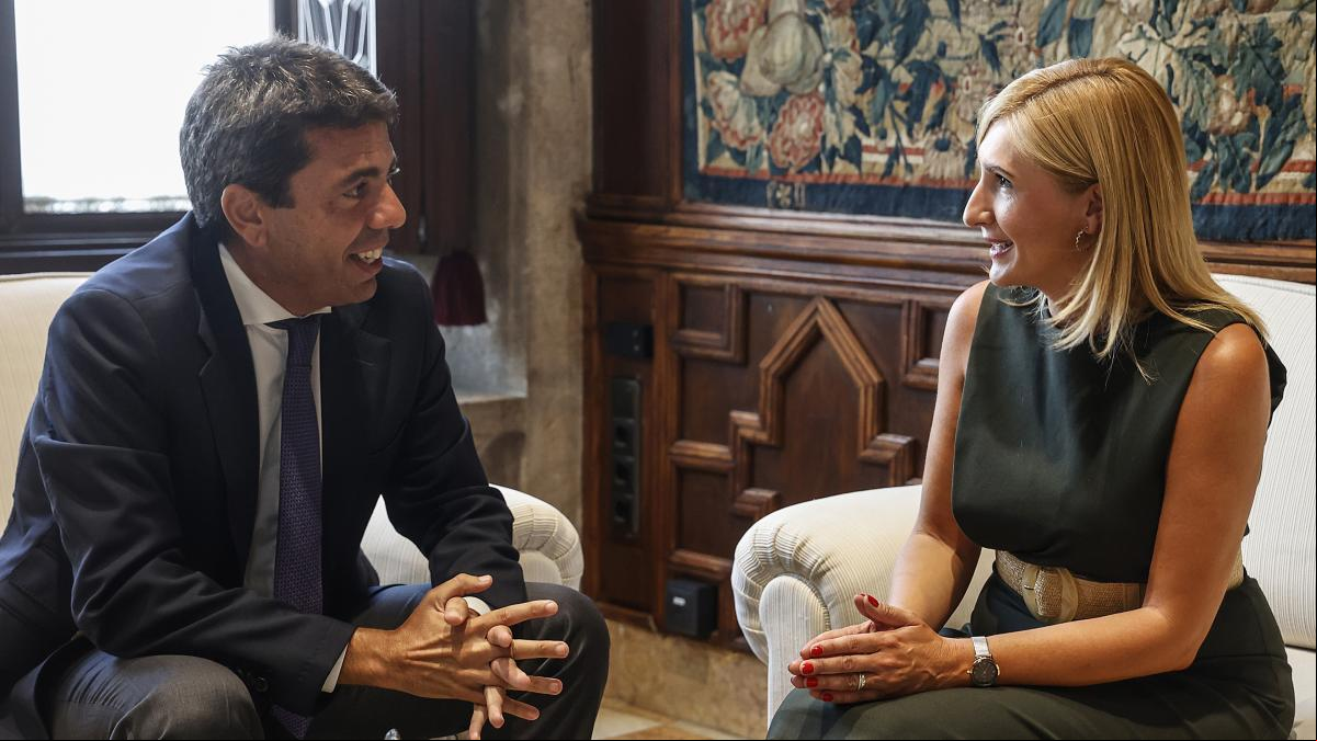 Mazón defiende el currículo de Pradas y dice que era tan “apropiada” como sus predecesores