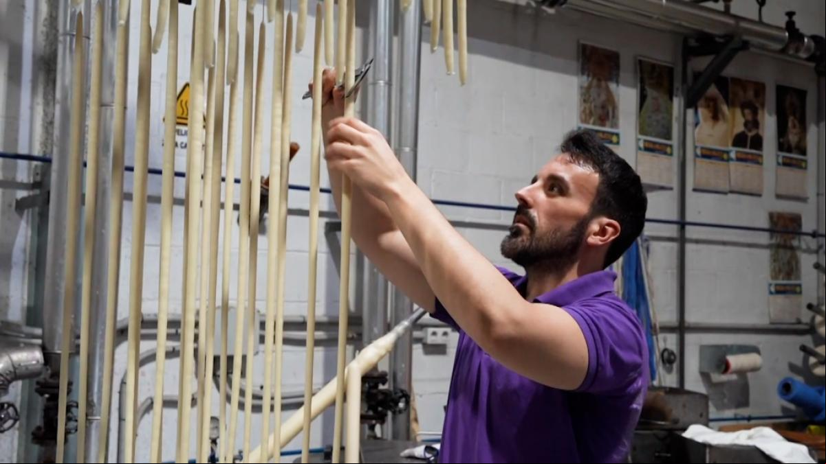 El cirio y la vela, los ingredientes que los artesanos miman en Semana Santa