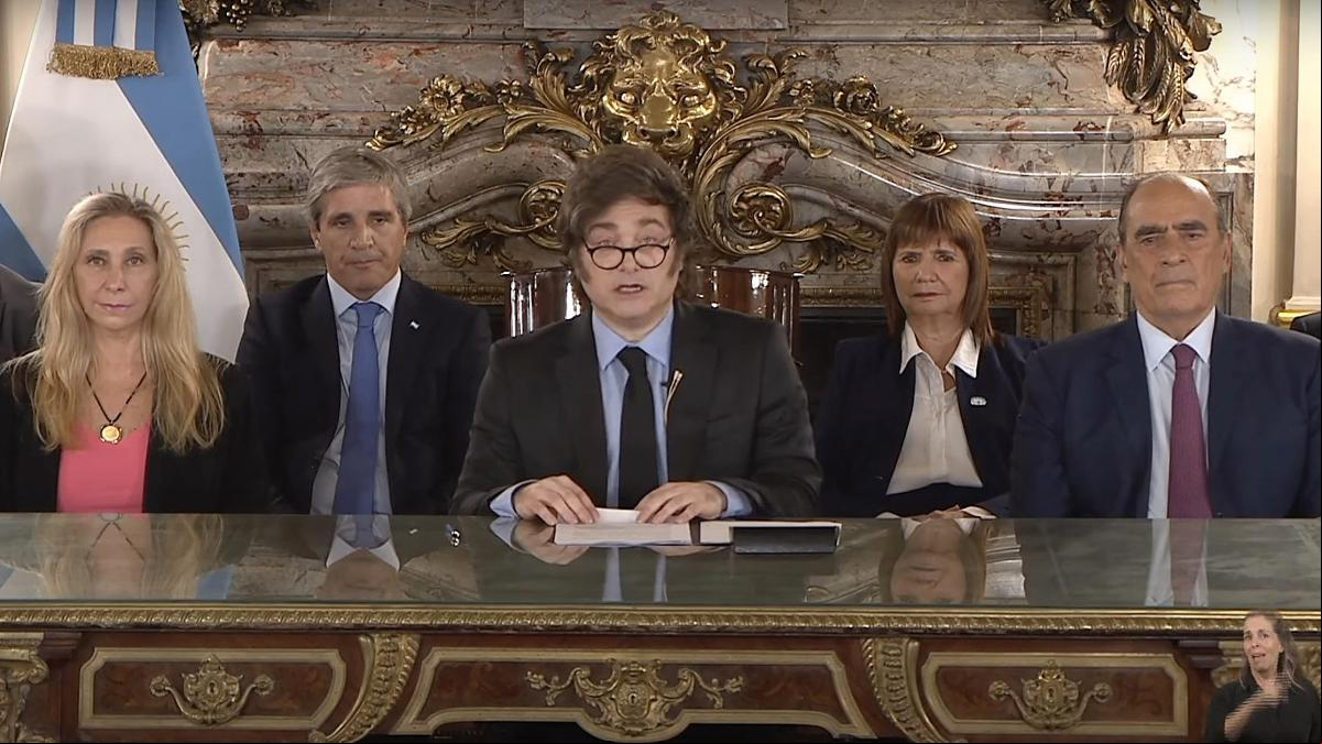 Milei acaba con el control del dólar en Argentina por el nuevo crédito del FMI