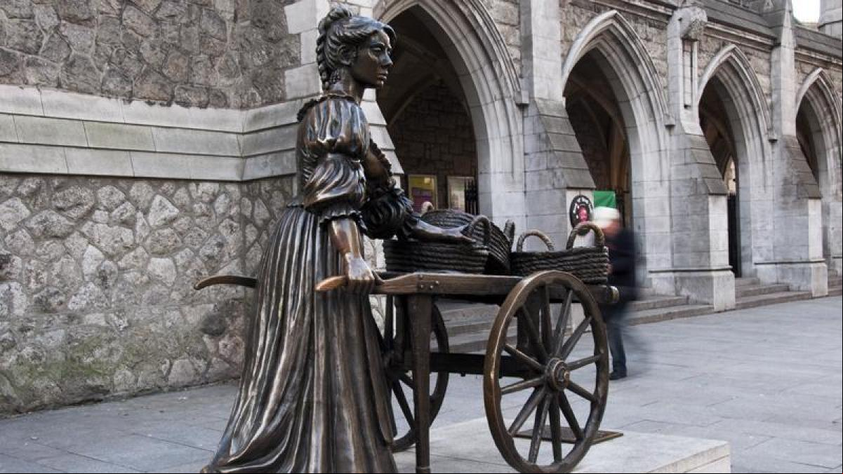 Dublín quiere acabar con el manoseo de los pechos de la estatua de Molly Malone