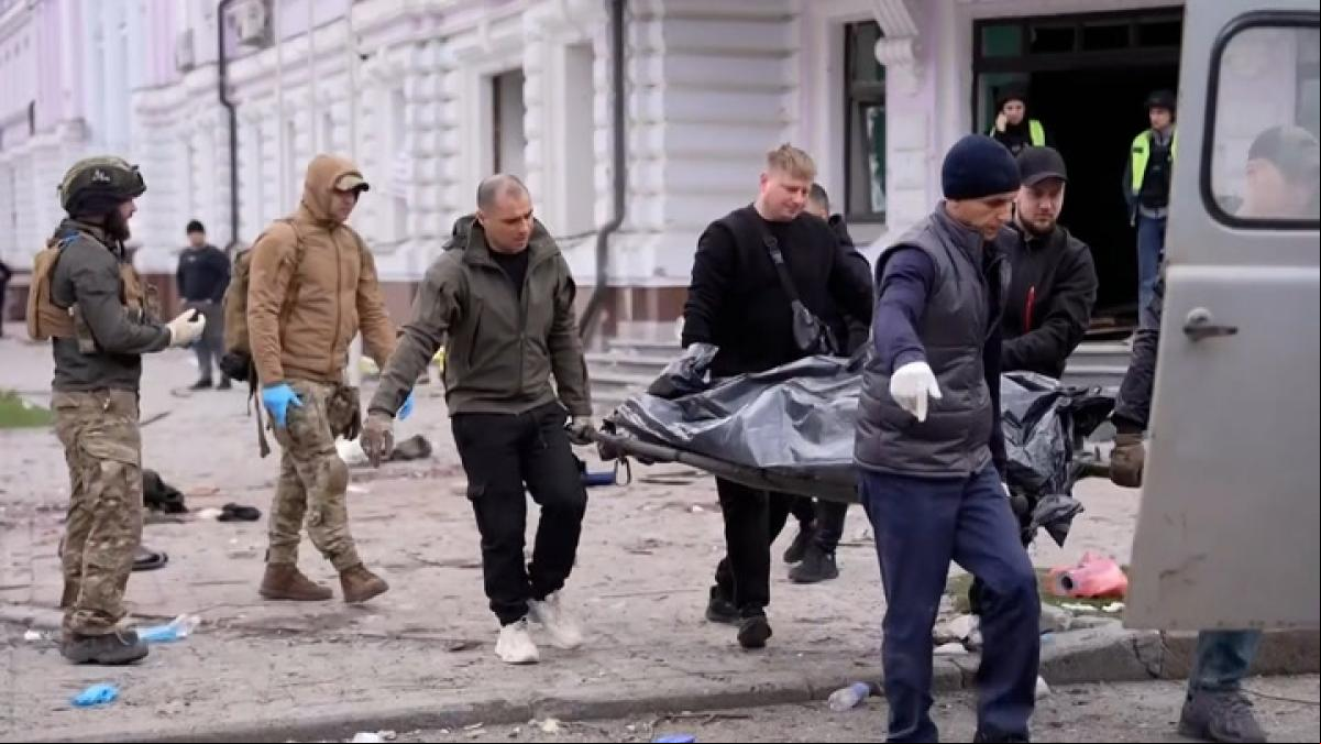 El ataque ruso contra Sumi deja más de 30 muertos, incluidos dos niños