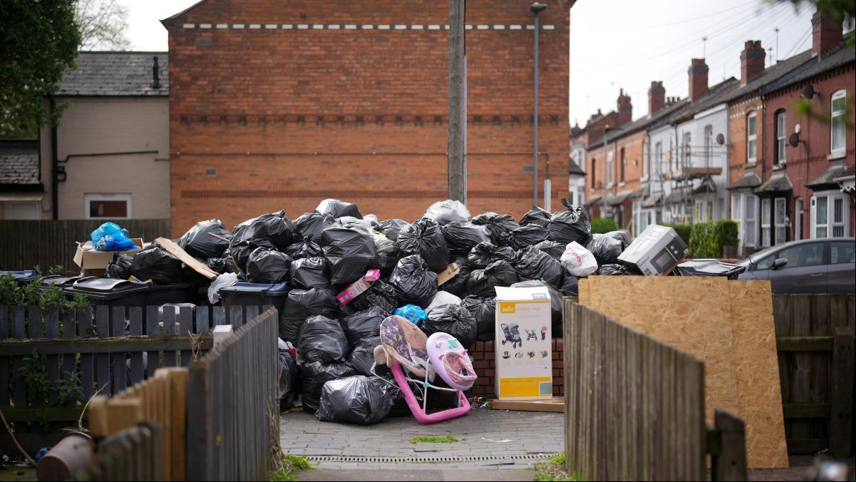 Birmingham, saturada por su propia basura