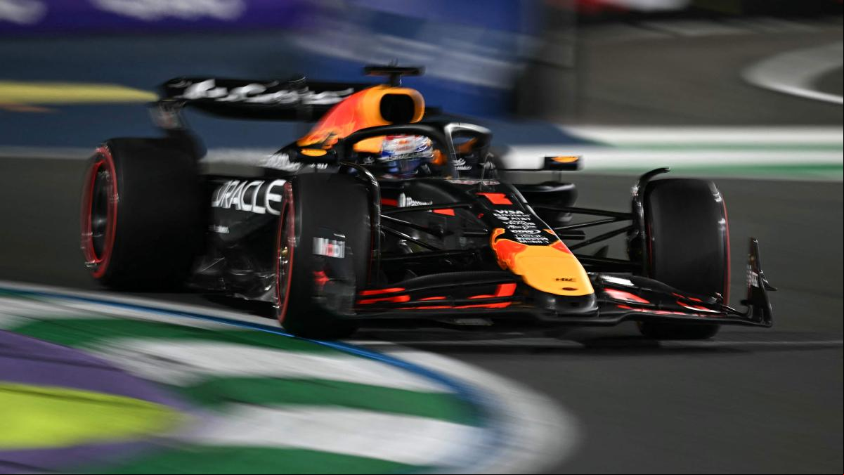 Verstappen se lleva la pole por 10 milésimas y se postula para liderar; Sainz, 6.º, y Alonso, 13.º