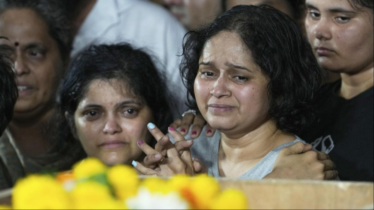 India cierra la frontera con Pakistán, expulsa a sus ciudadanos y suspende el acuerdo hídrico