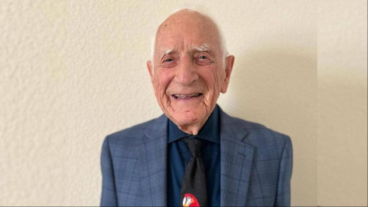 John Scharffenberg, médico y nutricionista formado en Harvard, 102 años: “Caminar dos kilómetros al día puede reducir tu riesgo de muerte a la mitad. Lo comprobamos en un estudio en Hawái”