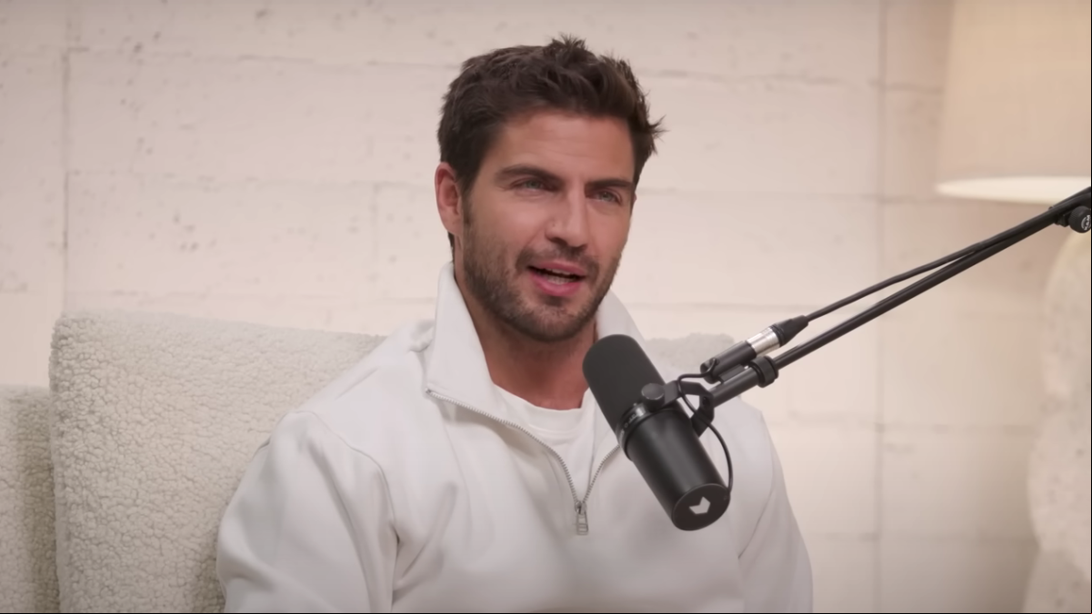 Maxi Iglesias confiesa una experiencia paranormal con su padre fallecido: “El corazón te da un vuelco”