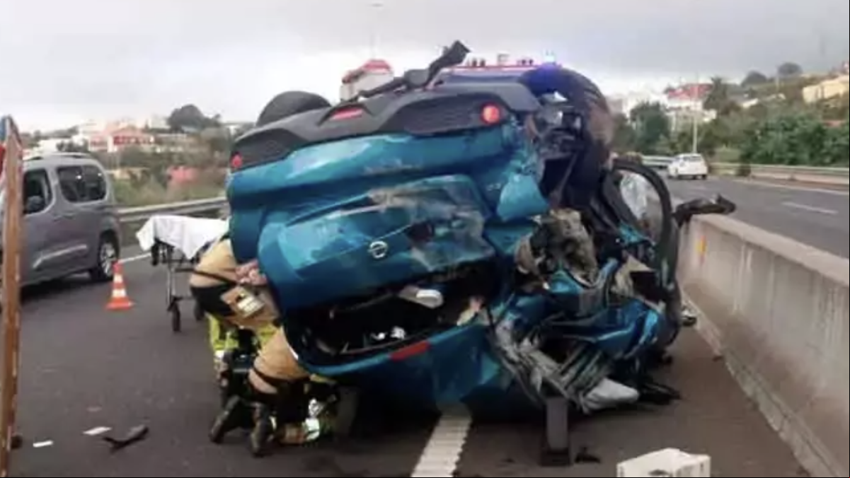 El peligroso adelantamiento de un BMW en una autopista de Tacoronte que termina en accidente: “La broma causó seis heridos, uno de ellos grave”