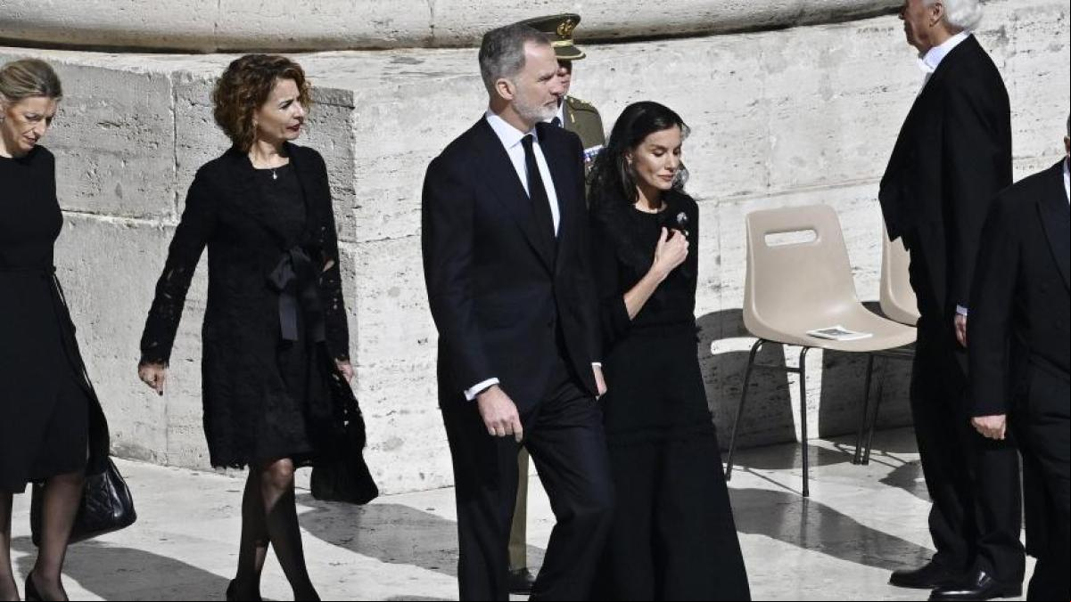 El adiós de los Reyes de España al papa Francisco