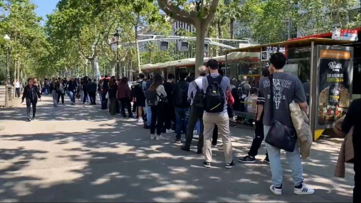 Caos para acceder a los autobuses en Barcelona