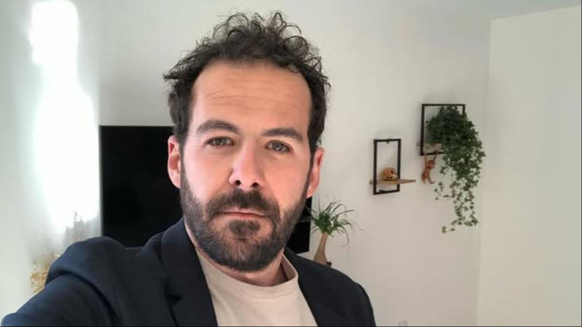 Alejandro Cencerrado, experto en felicidad: “En los países más individualistas te sientes muy solo; cuando viajas desde España, la frialdad te choca muchísimo”