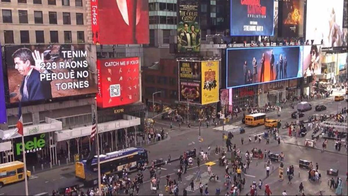 Compromís contrata un anuncio en Times Square contra Mazón