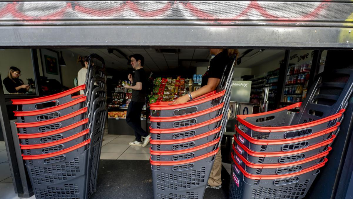 El apagón redujo el consumo de los hogares en menos de 400 millones, según CaixaBank