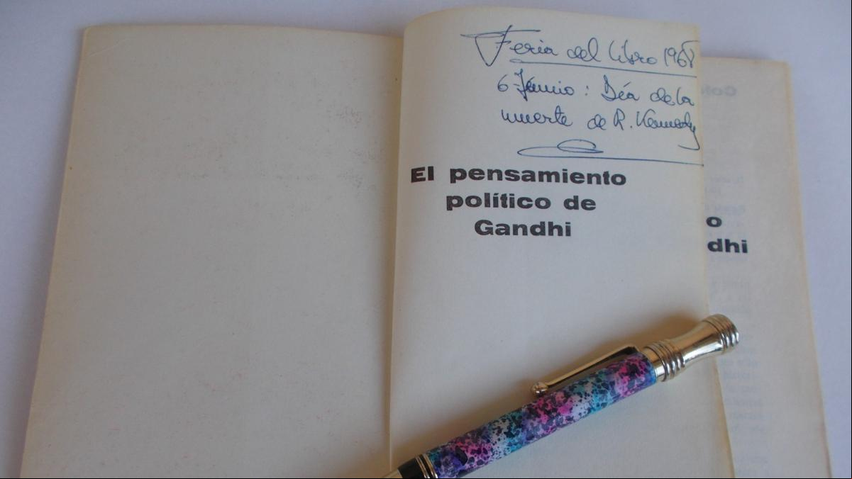El enigma de la Feria del Libro de Madrid sobre el pensamiento de Gandhi y la muerte de Kennedy
