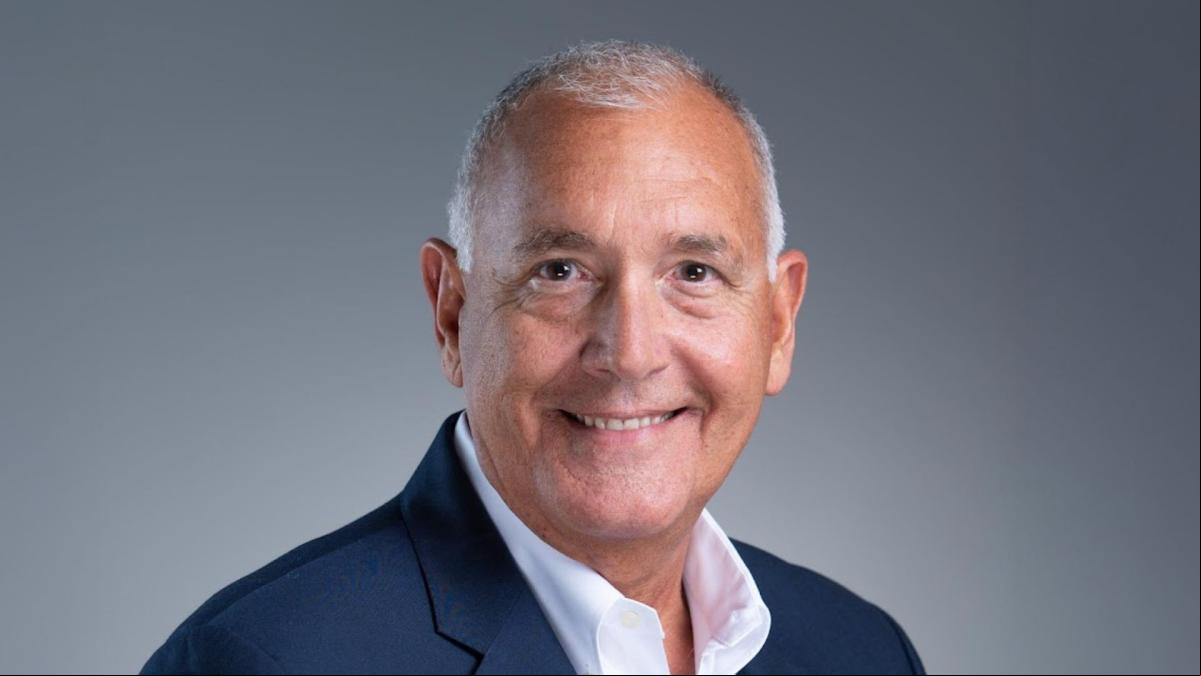 Joe Navarro, 72 anys, exagent de lFBI expert en comportament no verbal: “Un narcisista et desvalora per sentir-se bé amb si mateix, i tu acabes pagant el preu amb el teu cos, la teva ment i el teu compte bancari”