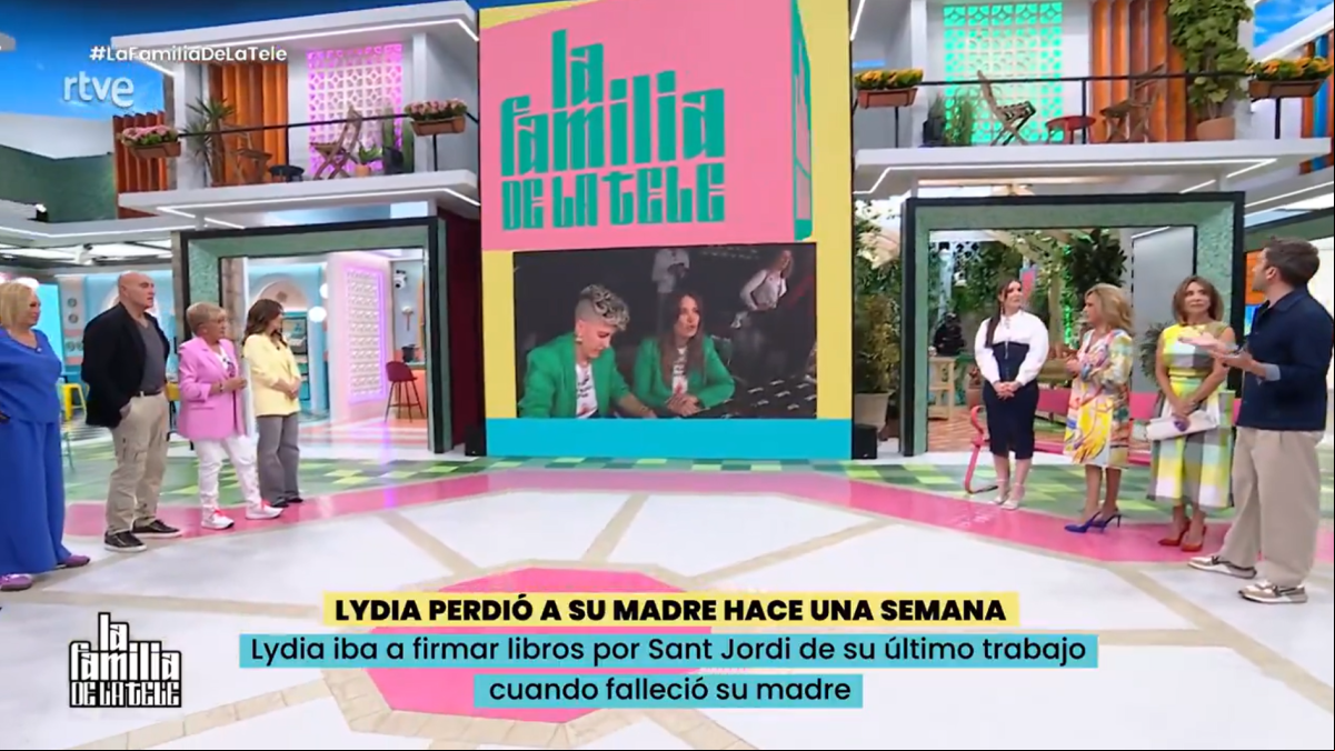 Las redes sentencian el plató de La familia de la tele en TVE: Parece la casa de Gran Hermano