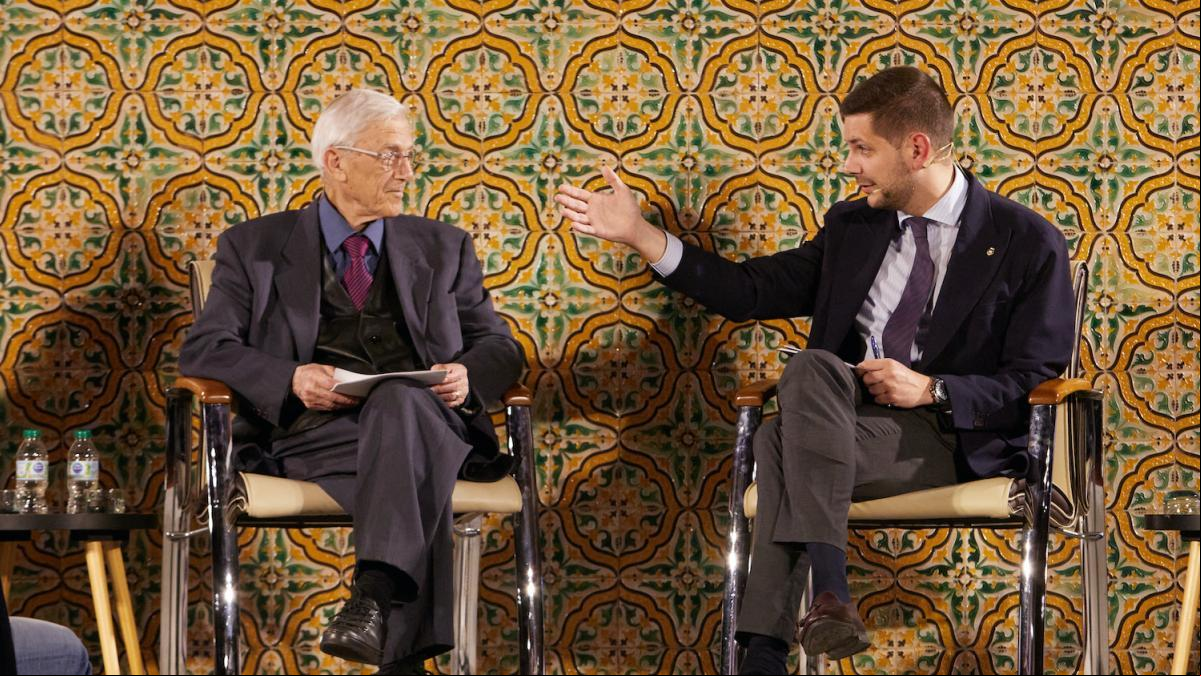 Kallifatides reflexiona en Gandia sobre el respeto para salvar los valores democráticos