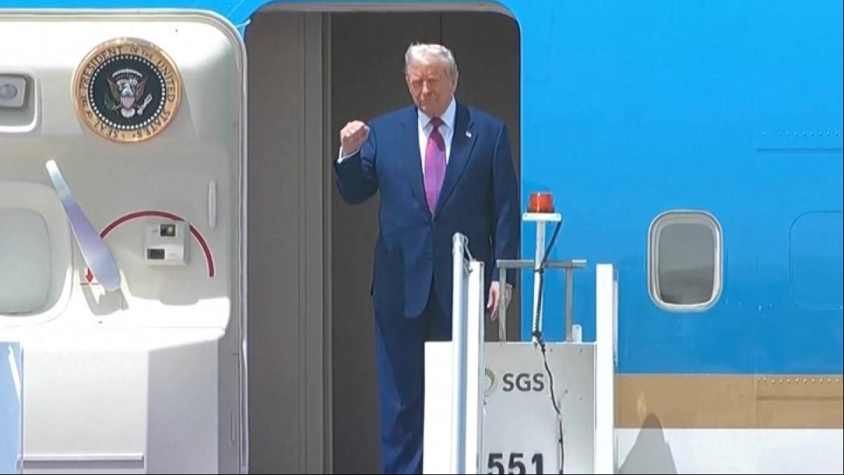 Así ha sido la llegada de Donald Trump a su lucrativo viaje de negocios por Oriente Medio