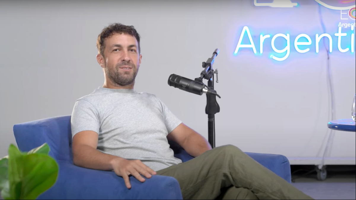 Alan Daitch, experto en Inteligencia Artificial: “Las conversaciones que estás teniendo con ChatGPT y en las que tratas temas confidenciales pueden estar siendo leídas por sus empleados“”
