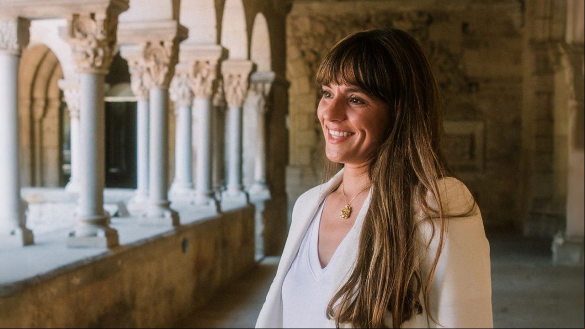 Sara Pallarés, psicóloga, afirma: “A los 53 no es mala suerte encontrar una mala pareja, es un patrón que repites al elegir hombres que no aman y solo buscan una madre que los salve”