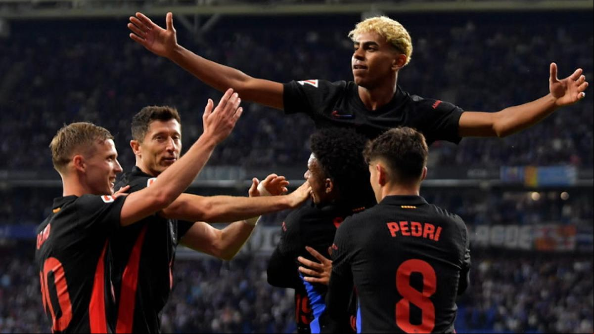 Casadó en Canaletes, jugadores del Barça en Bicing por la Diagonal... así fue la celebración de madrugada