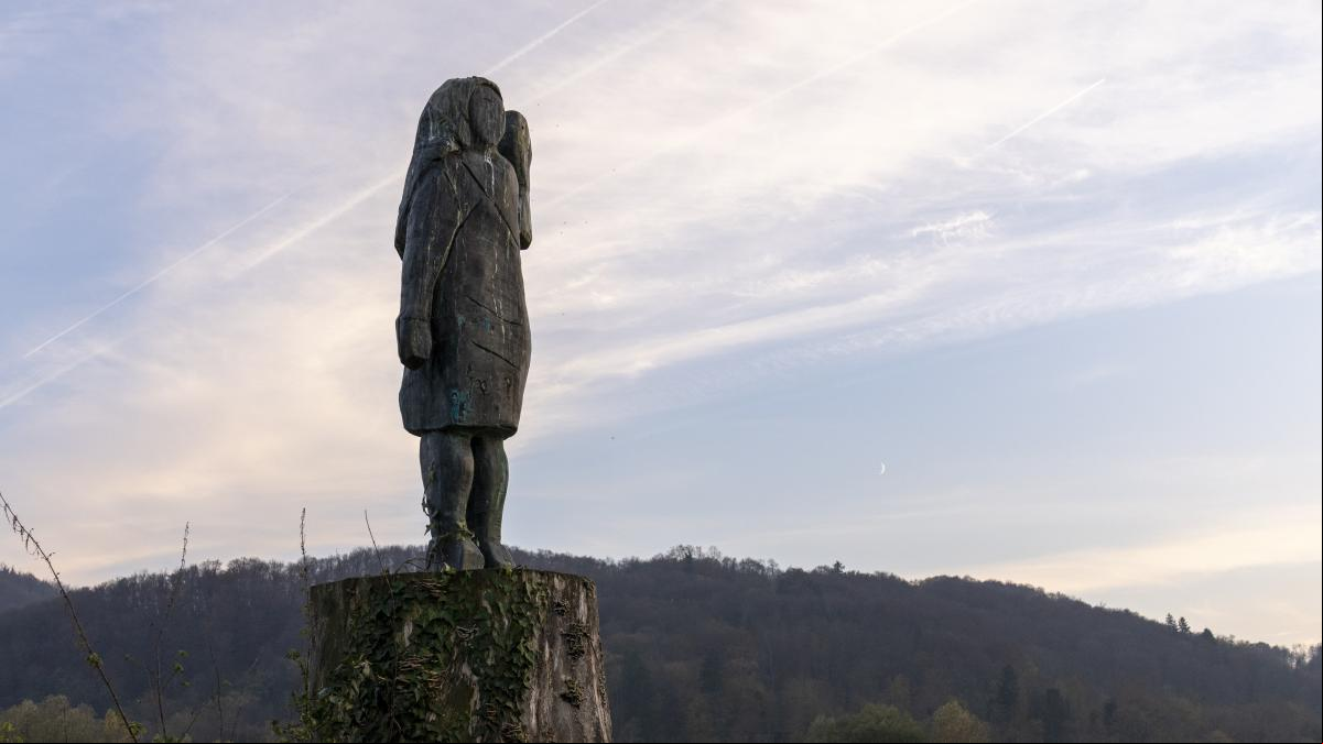 La misteriosa desaparición de la estatua de Melania Trump de su ciudad natal La misteriosa desaparición de la estatua de Melania Trump de su ciudad natal
