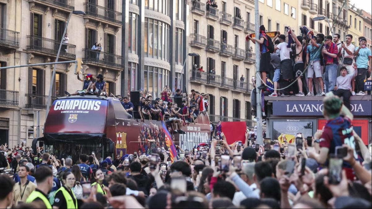 La ciudad se vuelca con el FC Barcelona, los ganadores de LaLiga
