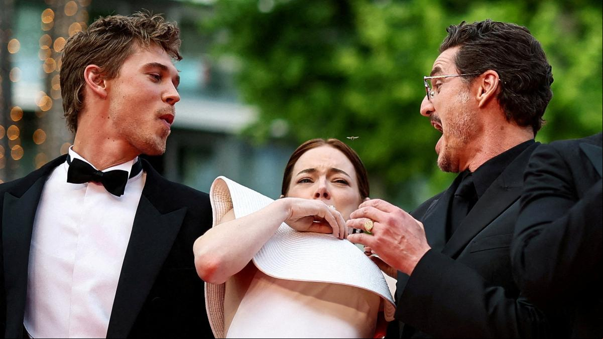 Emma Stone es atacada por una avispa en la alfombra roja de Cannes y Pedro Pascal la ahuyenta
