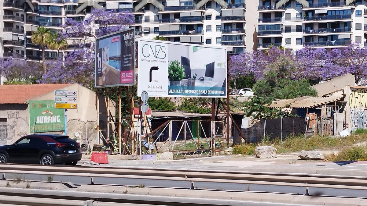 Ruinas y un parque descuidado e inseguro en el  sur de Alicante