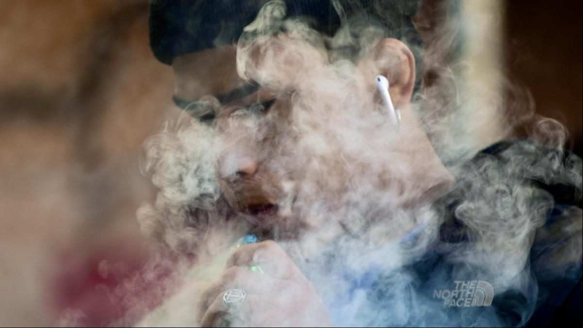 El vaporejador desbanca el tabac tradicional entre els adolescents: el 60% ja en fa servir