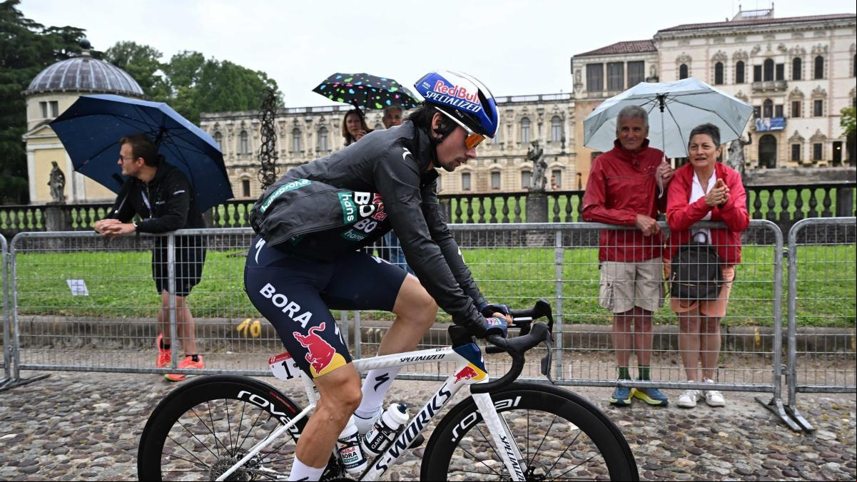 Roglic abandona el Giro de Italia tras una caída