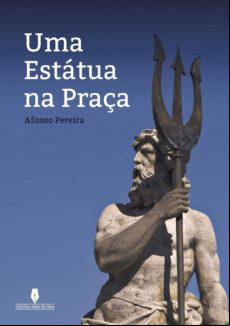 Uma Estátua Na Praça