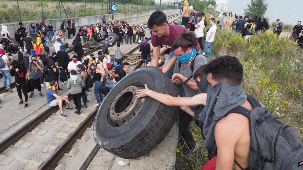 Carreteras y vías cortadas por las protestas contra la sentencia del ‘procés’