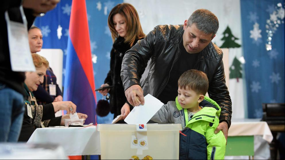 La abstención frustra las primeras elecciones libres en Armenia