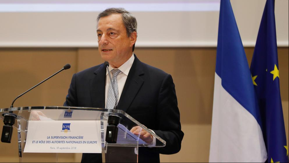 Draghi alerta de que el “elevado” endeudamiento “dudoso” de los bancos dificulta su margen crediticio
