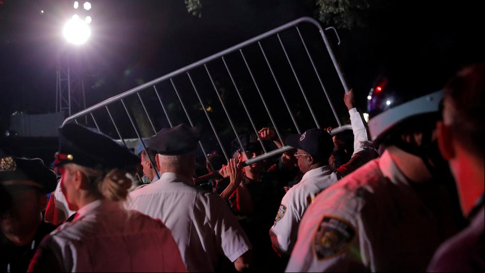 La caída de una valla provoca el pánico en un macroconcierto en Central Park