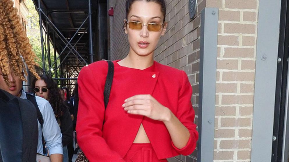 El traje con falda, un estilismo poderoso que regresa fuerte este otoño