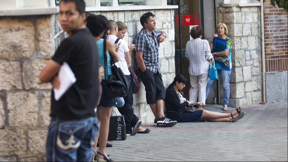 El Banco de España achaca al paro y la inflación la escasa evolución de los salarios