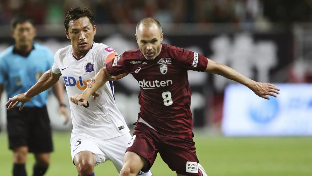Suspendido un jugador del Vissel Kobe por filtrar una noticia sobre Iniesta