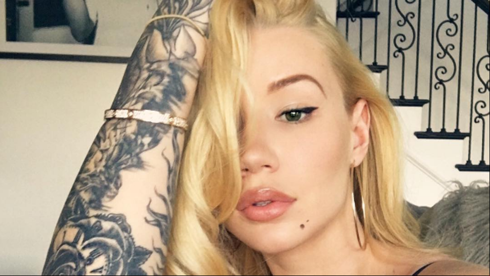 Iggy Azalea, irreconocible tras sus nuevos retoques