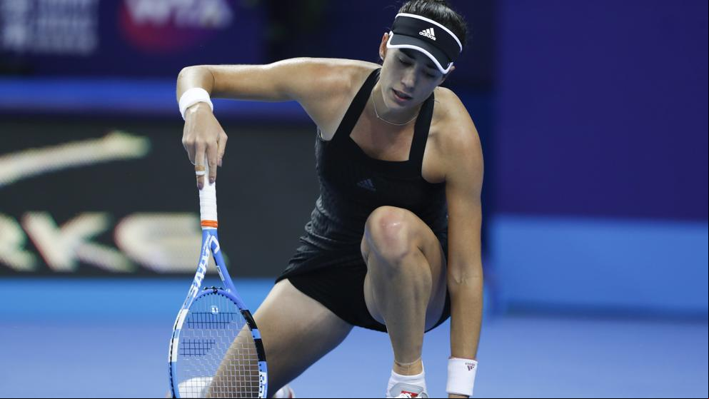 Muguruza discute con su técnico, se encara con un cámara y acaba ganando