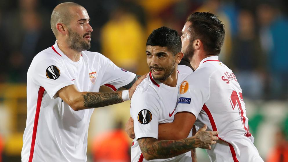Banega saca de un lío al Sevilla ante el Akhisar Banega saca de un lío al Sevilla ante el Akhisar