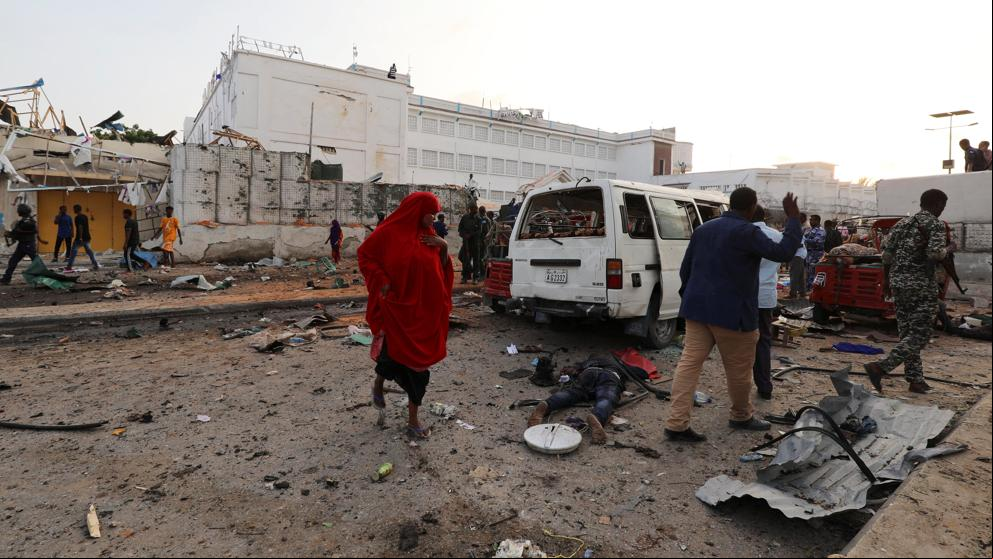 Al menos 20 muertos al estallar tres coches bomba en Mogadiscio