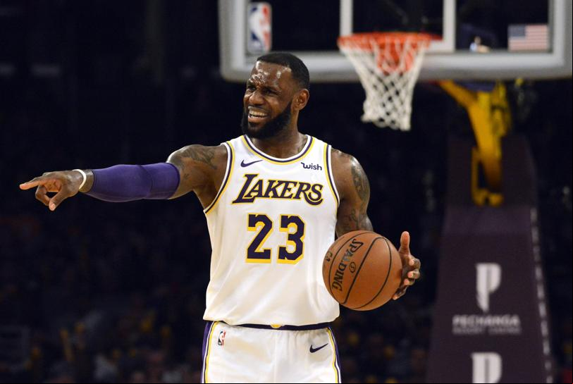 Lebron da la victoria a los Lakers con un mate en el últimos suspiro