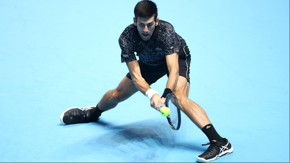 Djokovic sigue intratable y se acerca a las semifinales de la Copa Masters